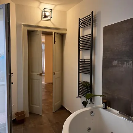 Zephir شقة برينديسي